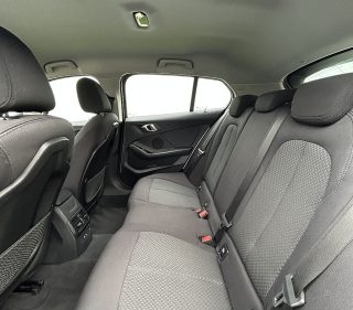BMW 118i - Topzustand, Navi, 2 Zonen Klima, Lordrsenstütze, Innen-Außenspiegelpaket