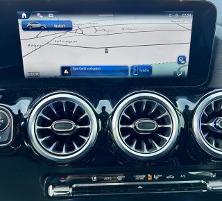 Mercedes-Benz GLA 200d Neupreis 57.000 € 4matic Entry Österreich-Edition Aut. - Topzustand - AHK - Winter Paket LED Scheinwerfer