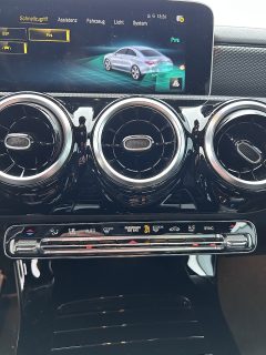 Mercedes-Benz CLA 180 d - Automatik - Navi, Freisprecheinrichtung, Sitzheizung, Tempomat